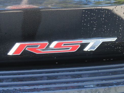 Used 2022 Chevrolet Suburban RST image 9