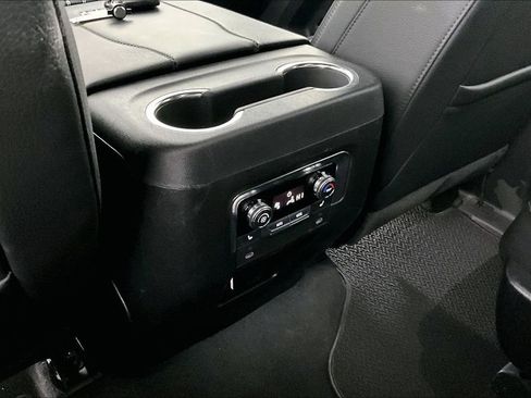 Used 2025 GMC Yukon Denali image 32