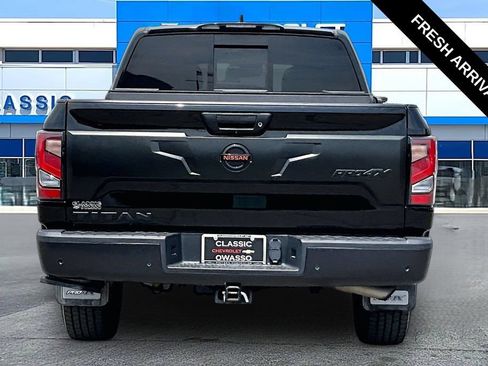Used 2022 Nissan Titan PRO-4X w/ Pro-4x Convenience Package AWD/4WD image 4