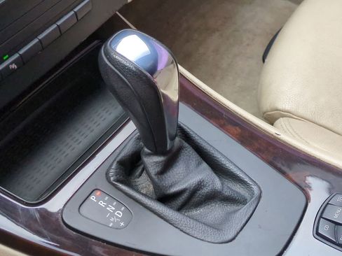 Used 2012 BMW 335i Convertible RWD image 31