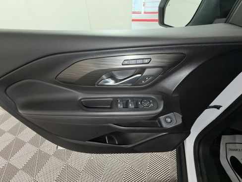 Used 2024 GMC Terrain SLT w/ Elevation Edition image 15