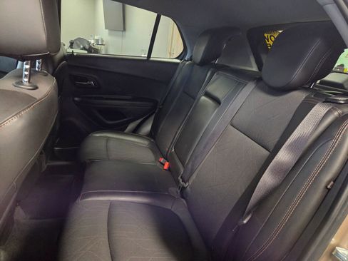 Used 2018 Chevrolet Trax LT w/ Sun & Sound Package image 43