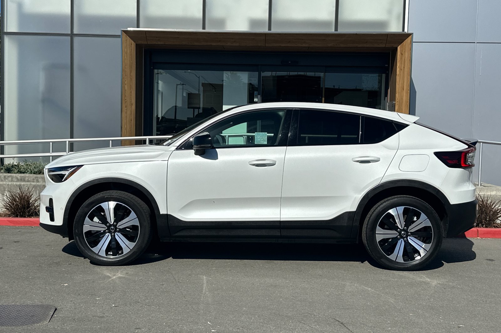 Certified 2023 Volvo C40 P8 Recharge Plus w/ Protection Package Premier AWD/4WD image 6