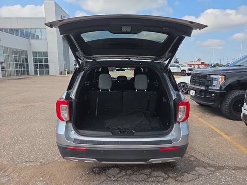 Used 2020 Ford Explorer XLT w/ Equipment Group 202A AWD/4WD image 5