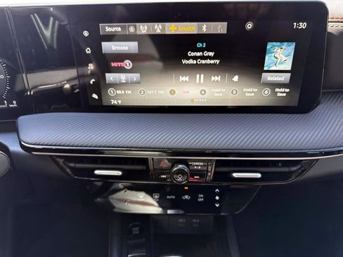 Used 2025 Nissan Kicks SR image 25