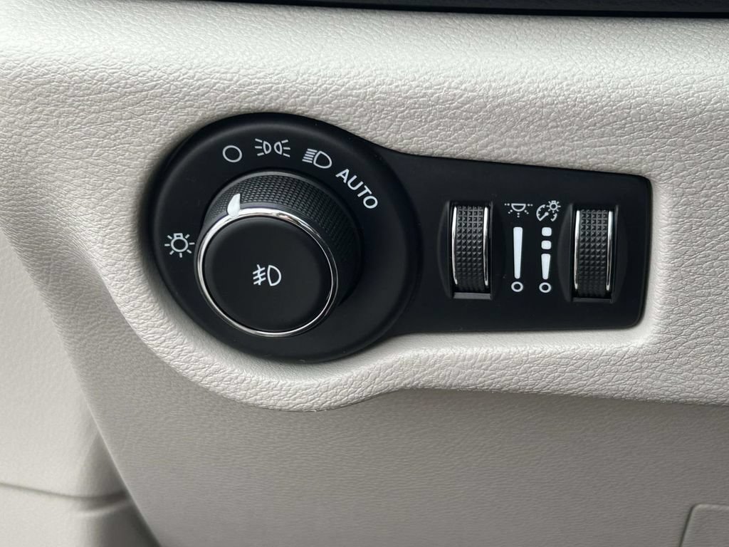 Used 2022 Chrysler Pacifica Touring-L FWD image 20