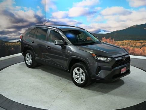 Used 2019 Toyota RAV4 LE image 1