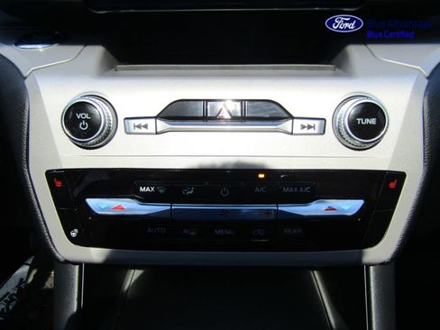 Certified 2024 Ford Explorer XLT w/ Equipment Group 202A AWD/4WD image 38