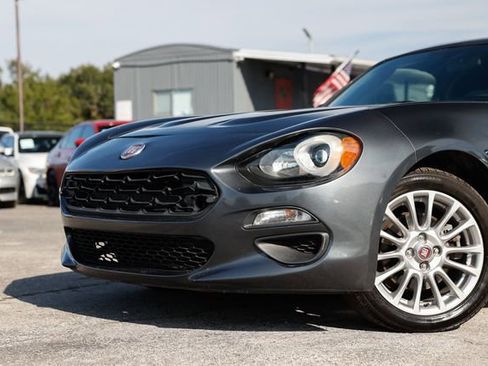 Used 2017 FIAT 124 Spider Classica image 28