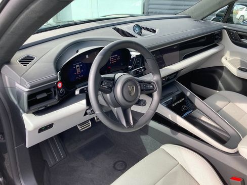 Used 2025 Porsche Macan Turbo Electric AWD/4WD image 4