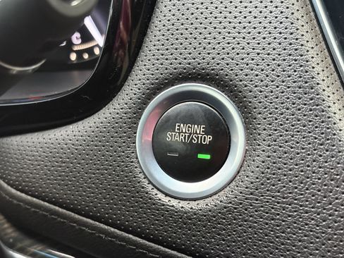 Used 2018 Cadillac XT5 FWD image 24