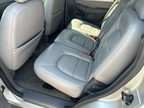 Used 2004 Ford Explorer XLT AWD/4WD image 7