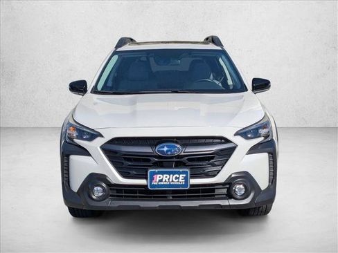 Used 2025 Subaru Outback Premium image 2