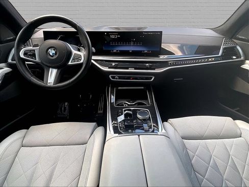 Used 2023 BMW X7 xDrive40i w/ M Sport Package AWD/4WD image 7