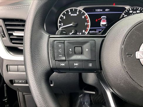 Used 2023 Nissan Rogue SV image 18
