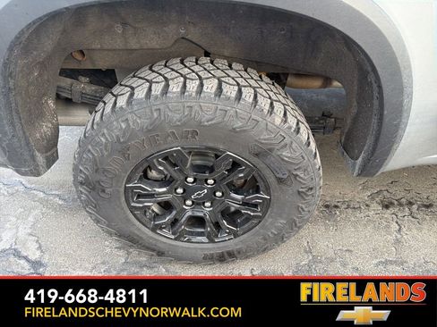Used 2023 Chevrolet Silverado 1500 ZR2 image 12