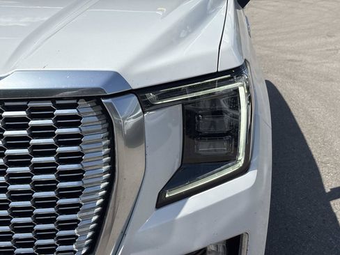 Used 2021 GMC Yukon Denali w/ Denali Premium Package AWD/4WD image 11