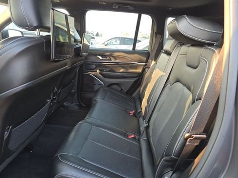 Used 2023 Jeep Grand Cherokee Overland w/ Rear Seat Video Group I AWD/4WD image 9