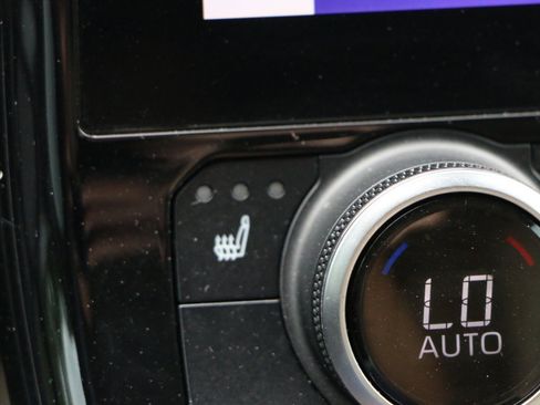 Used 2024 Toyota Highlander XLE AWD/4WD image 22