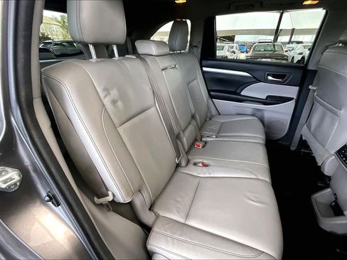 Used 2016 Toyota Highlander XLE image 20