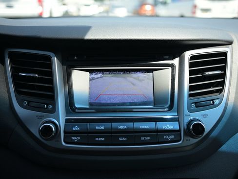 Used 2018 Hyundai Tucson SE AWD/4WD image 2