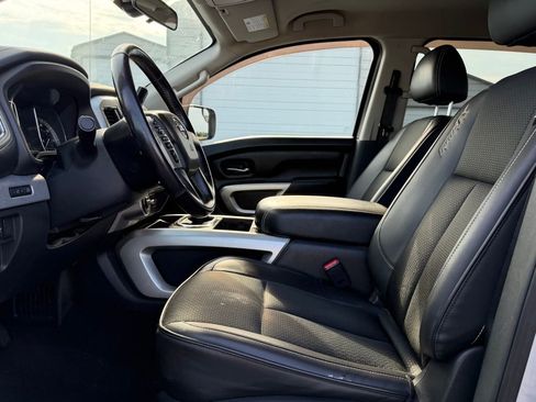 Used 2019 Nissan Titan PRO-4X AWD/4WD image 12