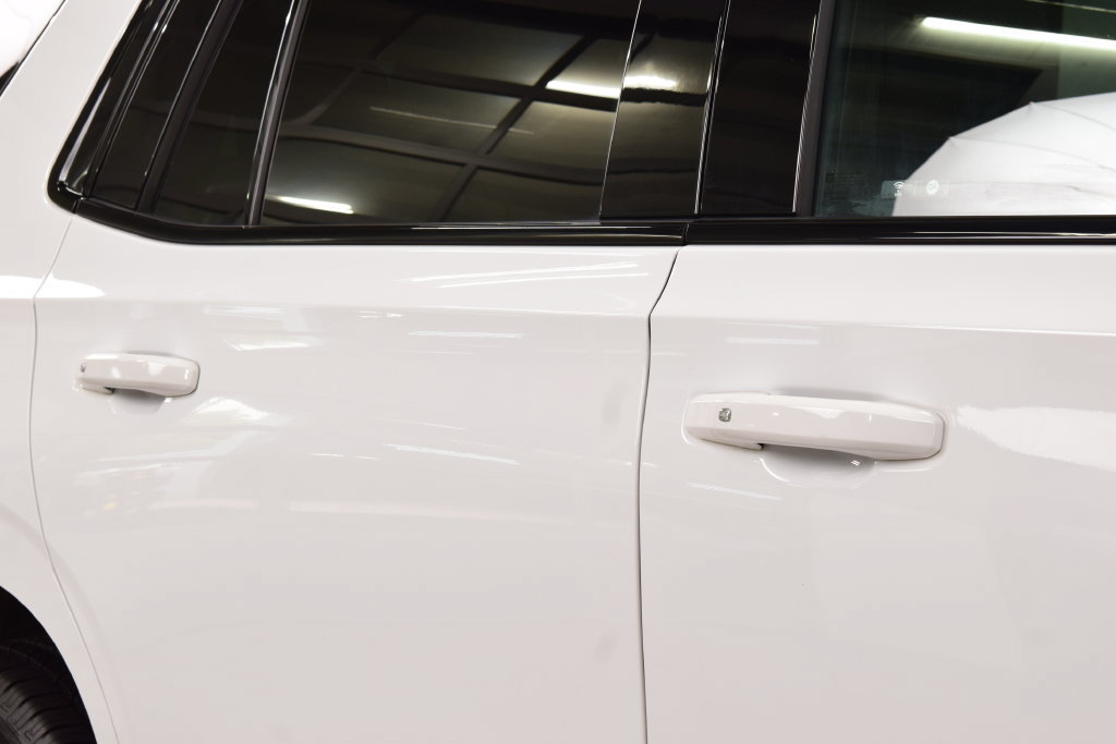 Used 2023 Chevrolet Tahoe Z71 w/ Luxury Package AWD/4WD image 19