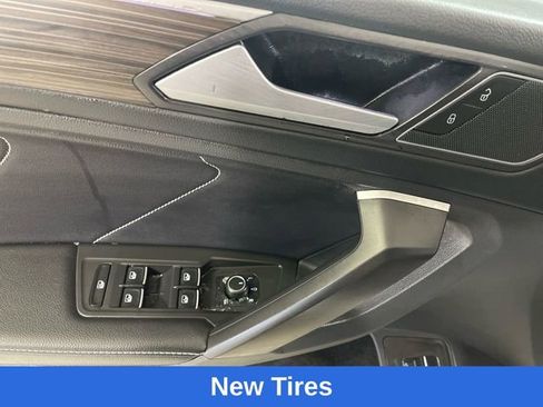 Used 2023 Volkswagen Tiguan SEL R-Line image 13