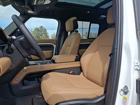 New 2026 Land Rover Defender 110 X-Dynamic SE AWD/4WD image 3