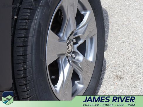 Used 2025 Toyota RAV4 XLE AWD/4WD image 37