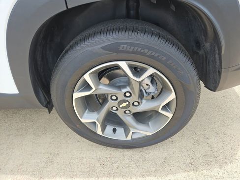 Used 2025 Chevrolet Trax LT w/ LT Convenience Package FWD image 26