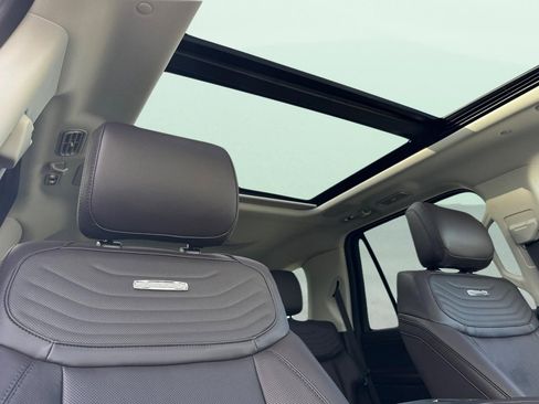 New 2025 Ford Expedition Platinum w/ Platinum Ultimate Package image 18