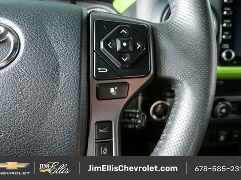 Used 2020 Toyota Tacoma TRD Sport AWD/4WD image 11