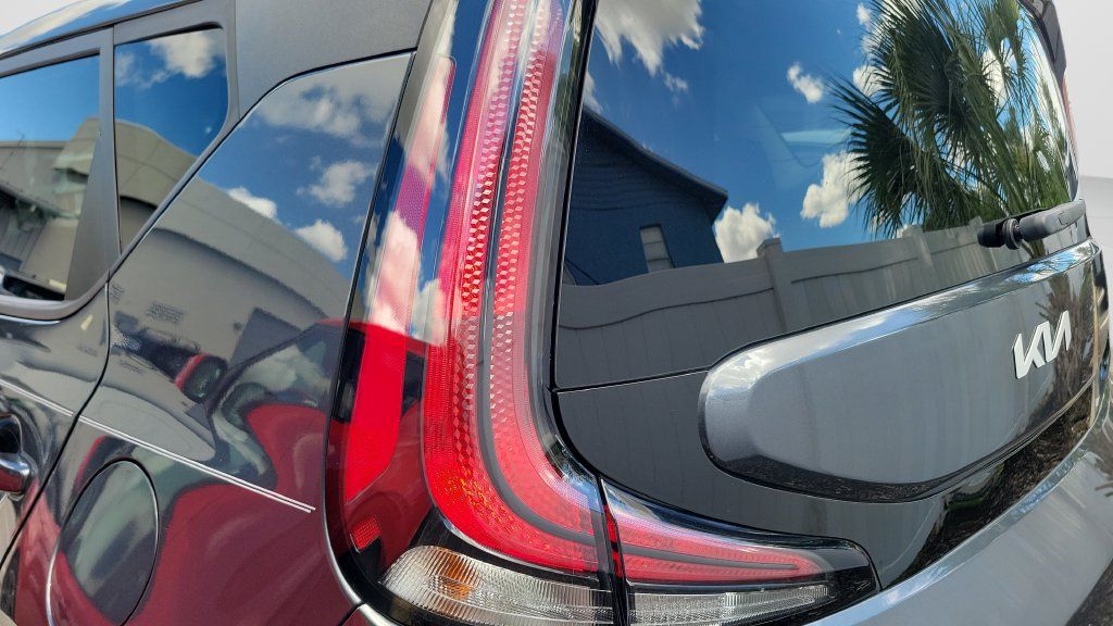 Used 2023 Kia Soul LX FWD image 9