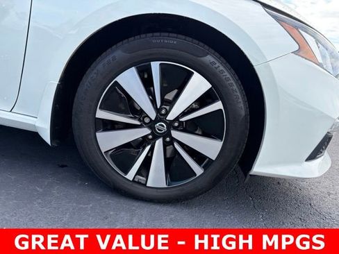 Used 2022 Nissan Altima 2.5 SV FWD image 8
