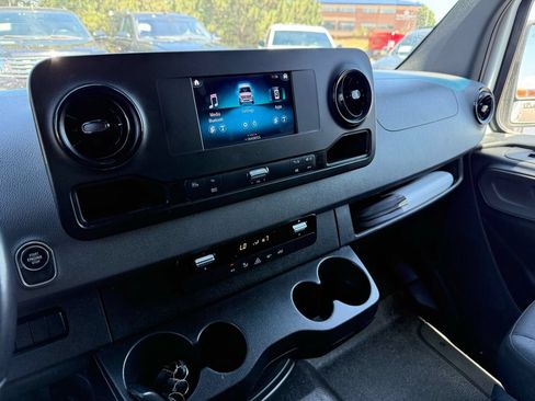 Used 2022 Mercedes-Benz Sprinter 1500 image 26