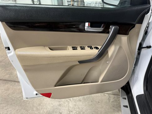 Used 2014 Kia Sorento LX image 40