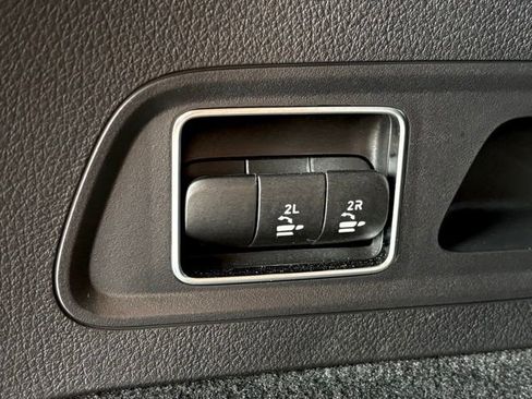 Used 2025 Mercedes-Benz GLS 580 4MATIC image 36