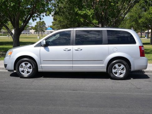Used 2010 Dodge Grand Caravan SXT FWD image 2