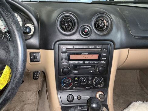 Used 2002 MAZDA MX-5 Miata RWD image 16