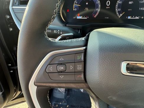 New 2025 Jeep Grand Cherokee Limited w/ Black Appearance Package image 17