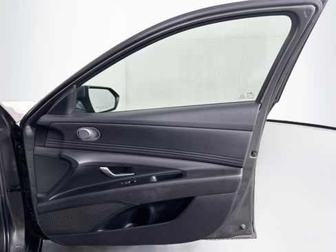 Used 2025 Hyundai Elantra SEL FWD image 34
