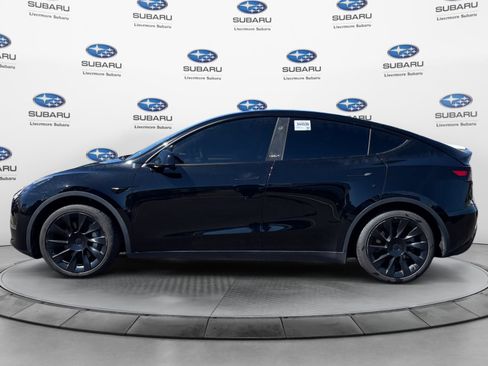 Used 2023 Tesla Model Y Long Range AWD/4WD image 3