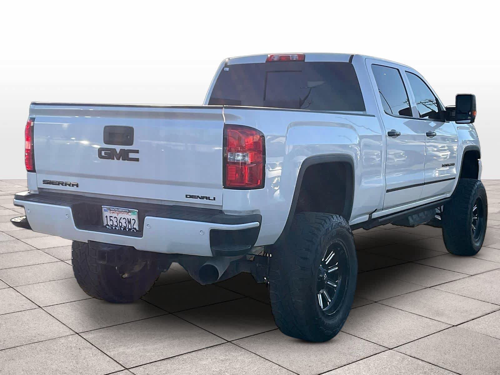 Used 2018 GMC Sierra 2500 Denali w/ Duramax Plus Package AWD/4WD image 16