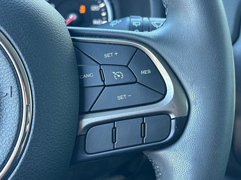 Used 2022 Jeep Renegade Latitude image 28