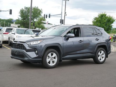 Used 2020 Toyota RAV4 XLE w/ XLE Grade Weather Package AWD/4WD image 2