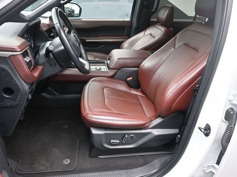 Used 2024 Ford Expedition Limited image 18