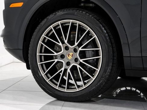 Used 2023 Porsche Cayenne S Platinum w/ Premium Package Plus image 54