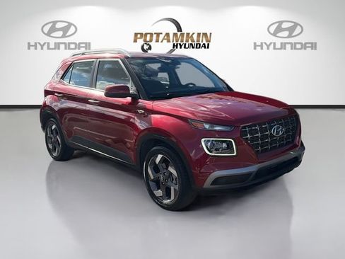 Used 2024 Hyundai Venue Limited FWD image 3