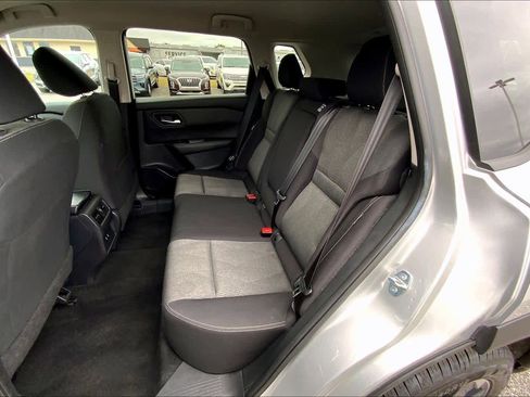 Used 2024 Nissan Rogue SV image 21